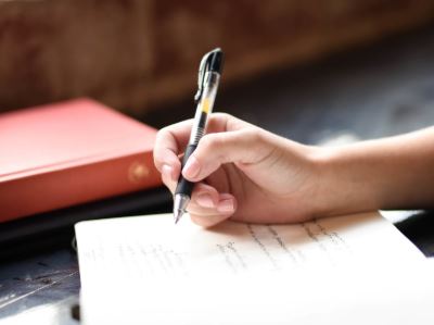 4 Ways to Journal Your Way to  Success (And Why it Works!)