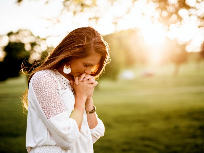 woman praying outside